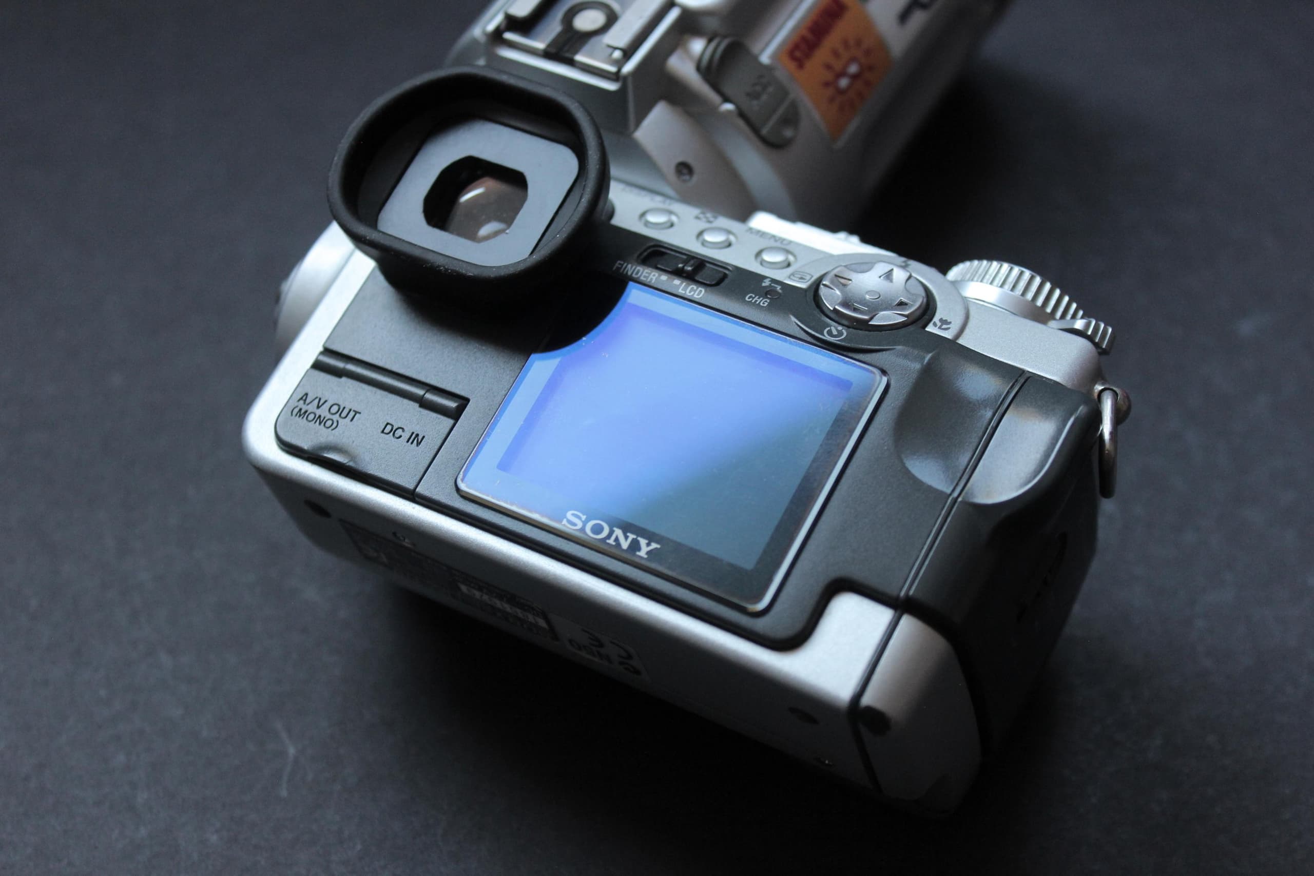 Sony Cyber-shot DSC-F717 - Image 5