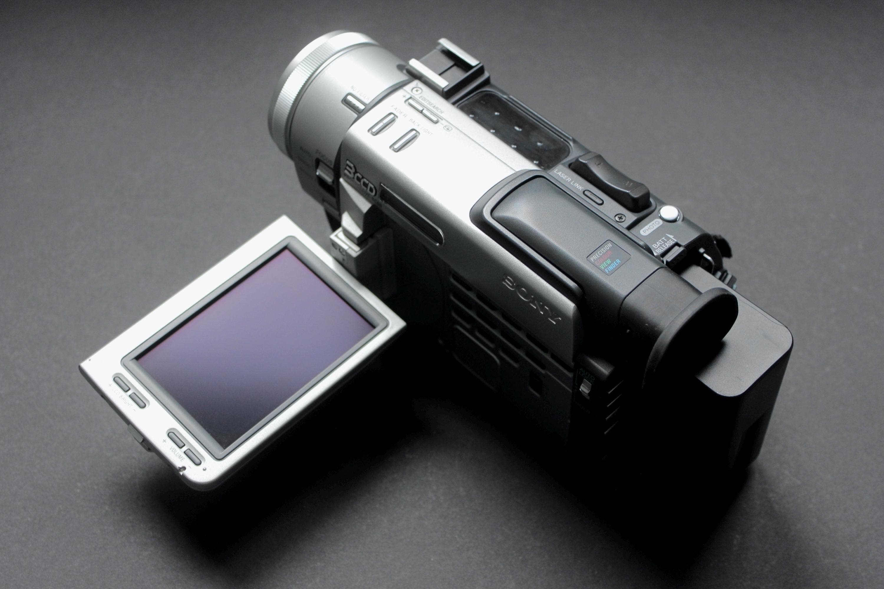 Sony Handycam DCR-TRV900E PAL - Image 7