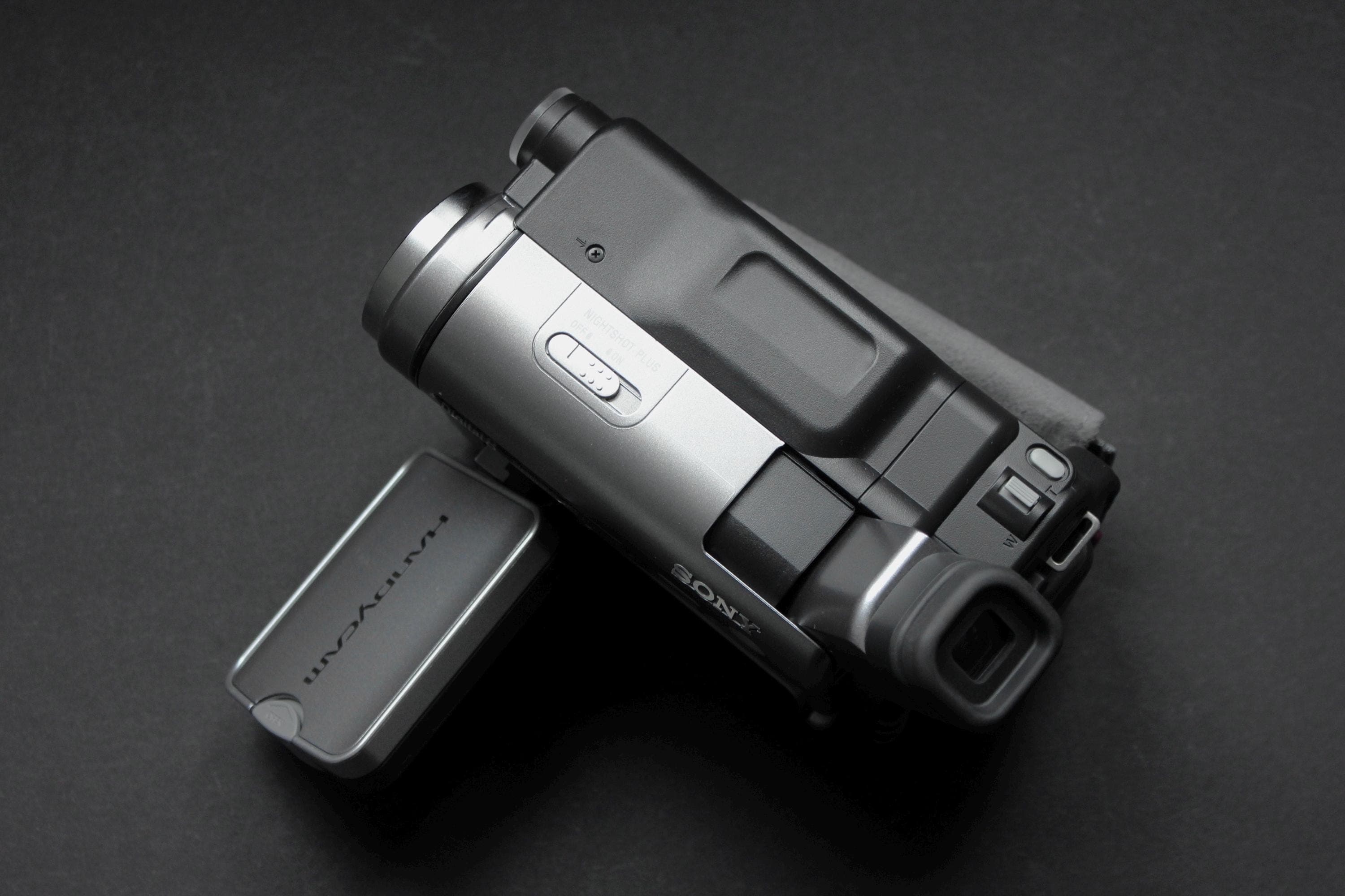 Sony Handycam DCR-TRV270E PAL - Image 3