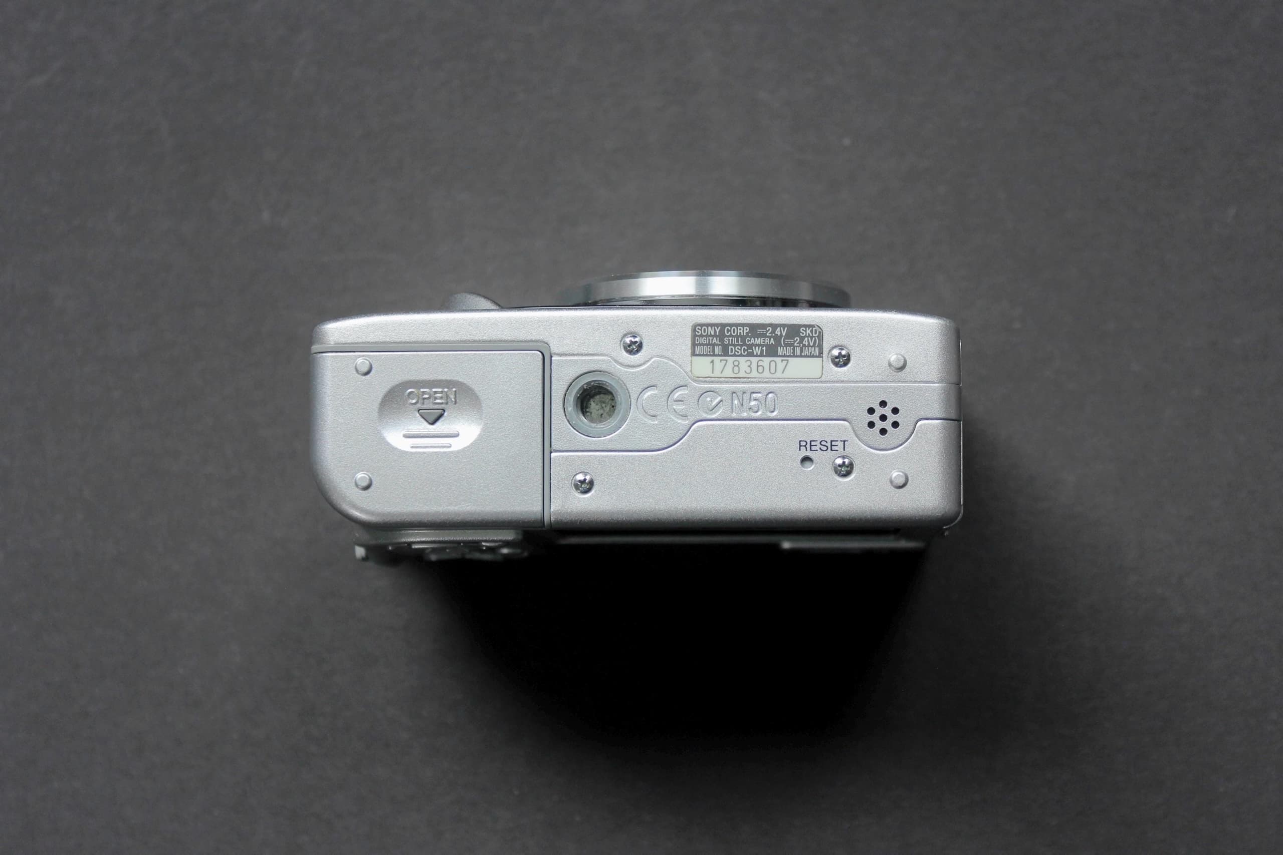 Sony Cyber-shot DSC-W1 - Image 8