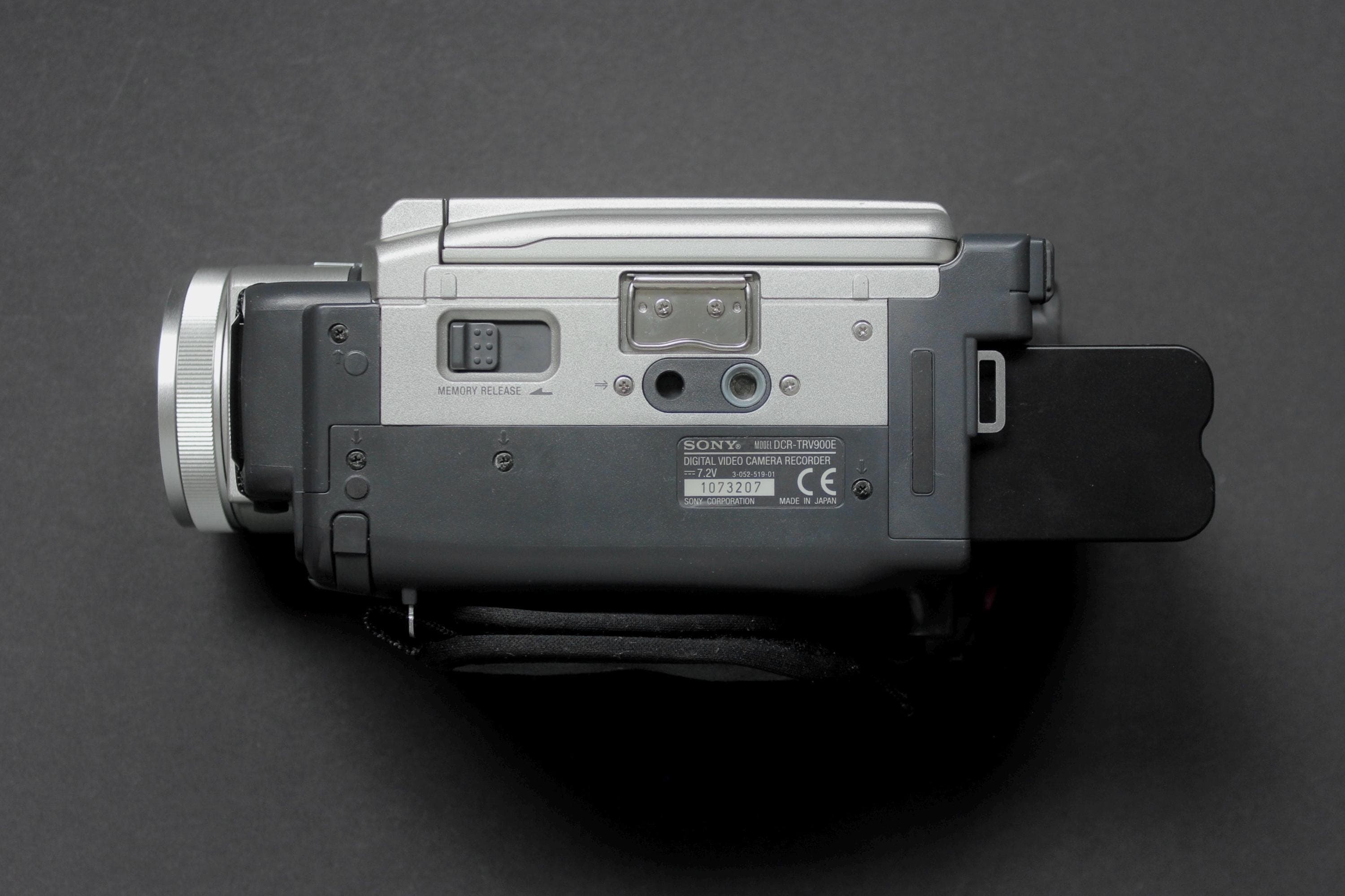 Sony Handycam DCR-TRV900E PAL - Image 4
