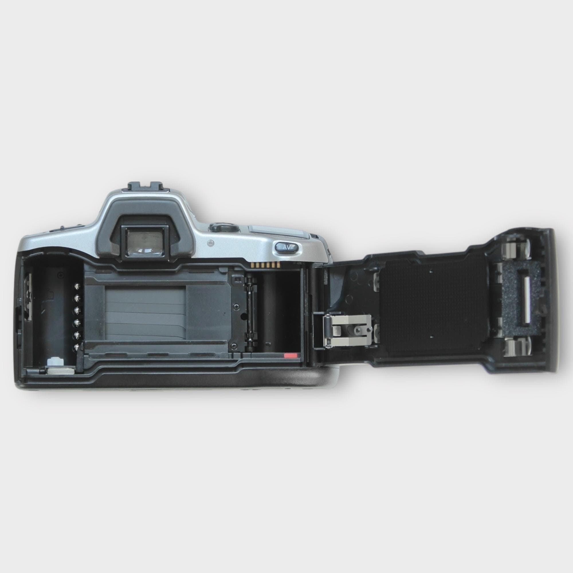 Minolta Dynax 500si with Minolta Power Zoom AF Lens - Image 10