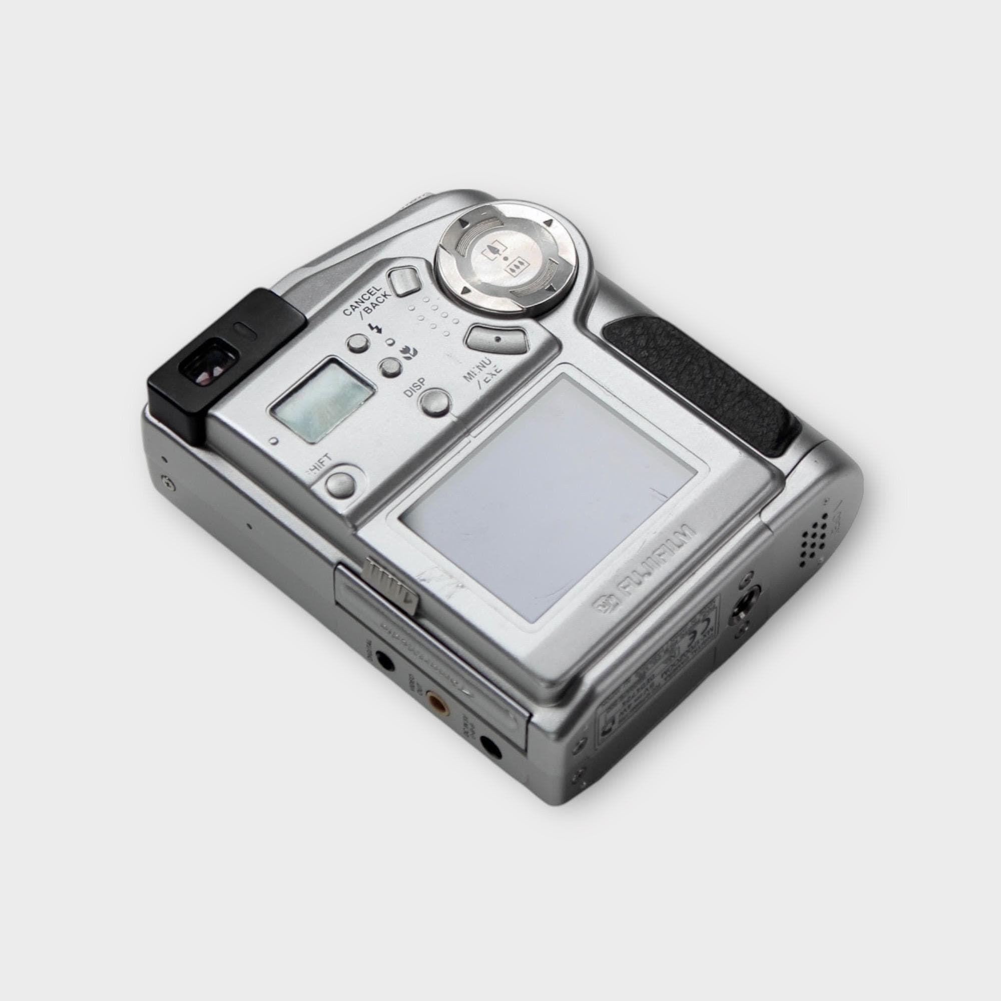 FujiFilm FinePix 1700 Zoom - Image 10