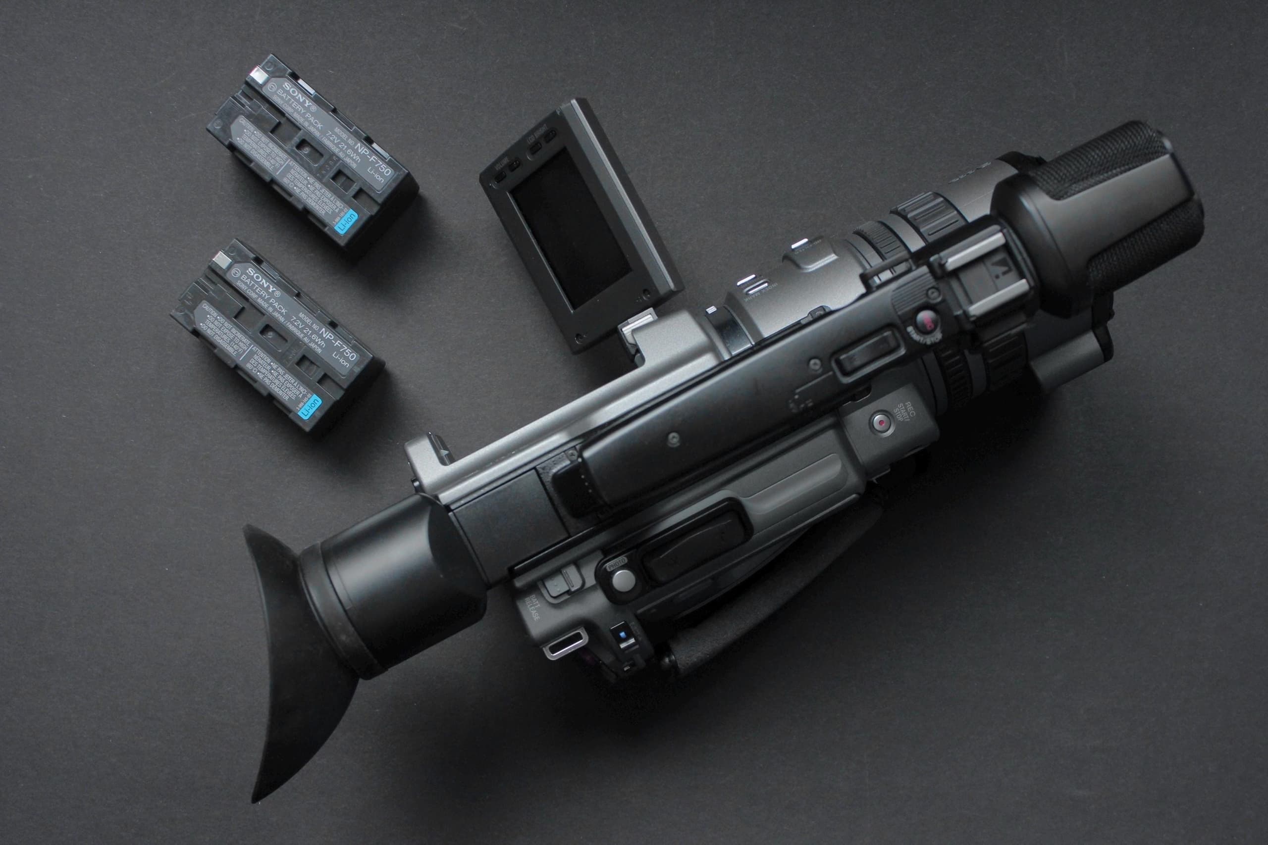 Sony Handycam DCR-VX2100E - Image 3