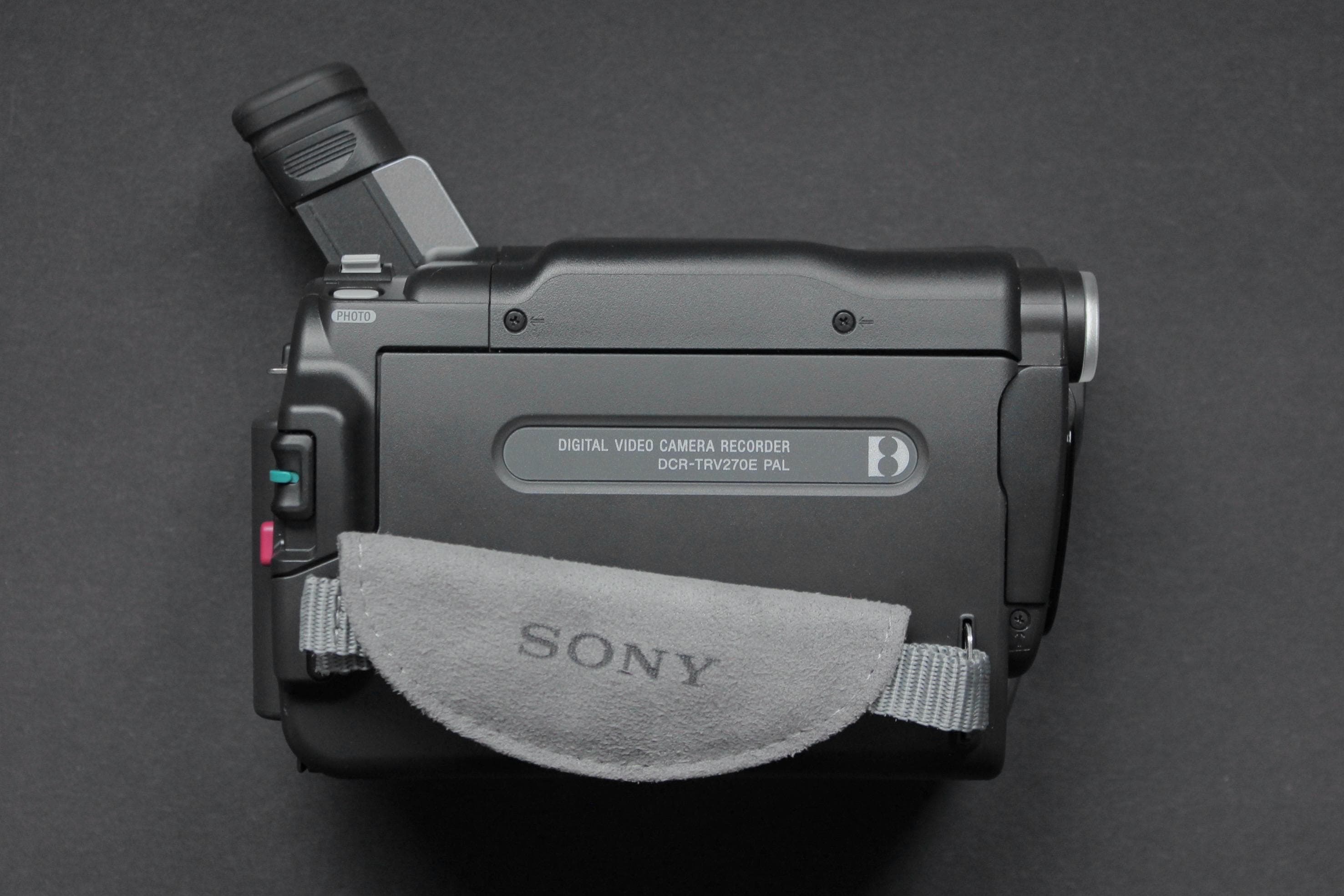 Sony Handycam DCR-TRV270E PAL - Image 8