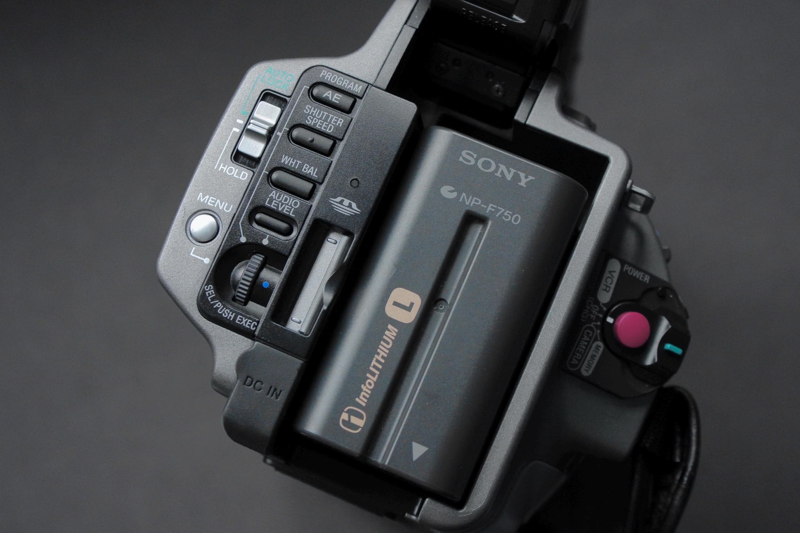 Sony Handycam DCR-VX2100E - Image 6