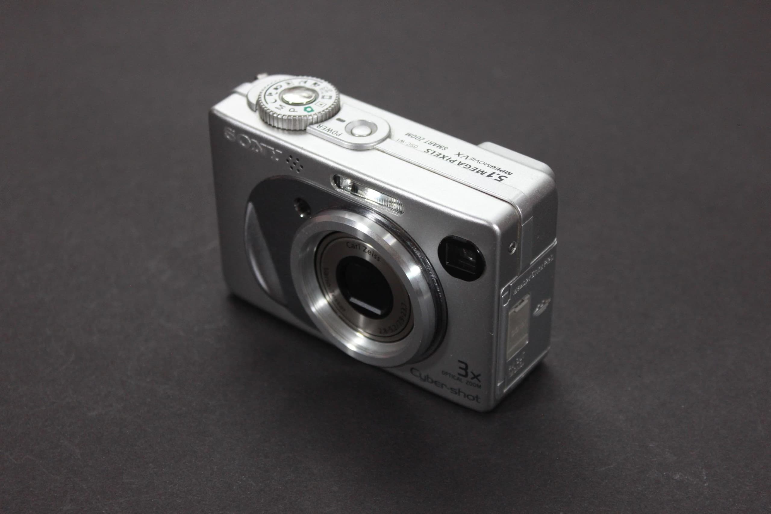 Sony Cyber-shot DSC-W1 - Image 4