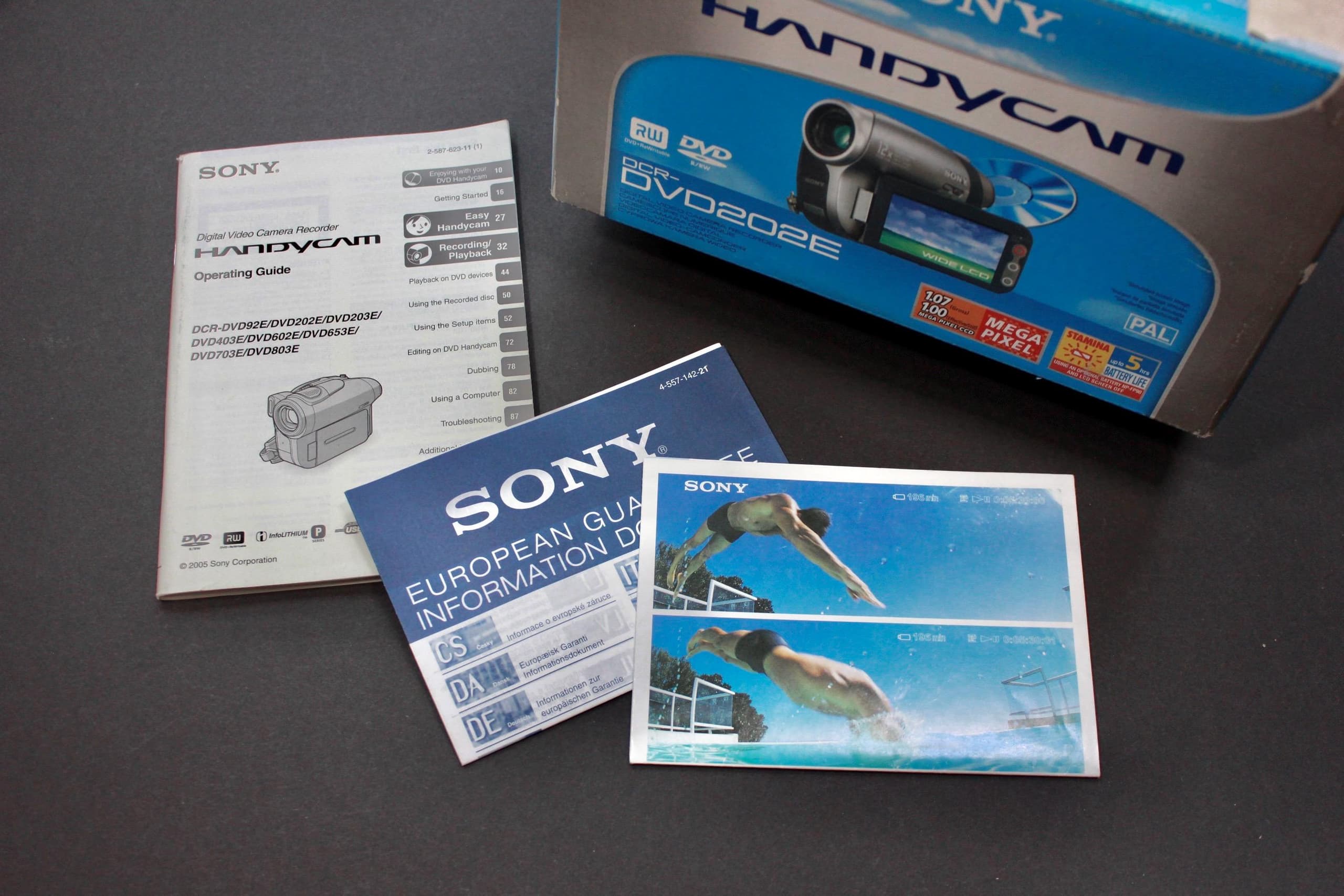 Sony Handycam DCR-DVD202E - Image 6