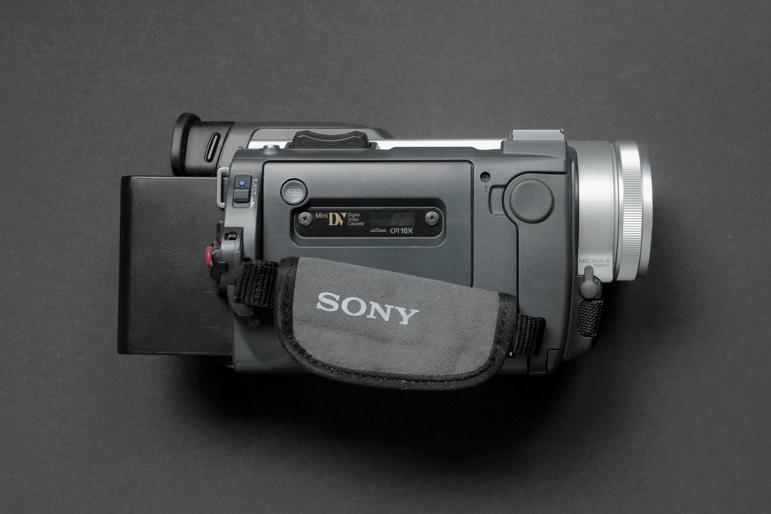 Sony Handycam DCR-TRV900E PAL - Image 10