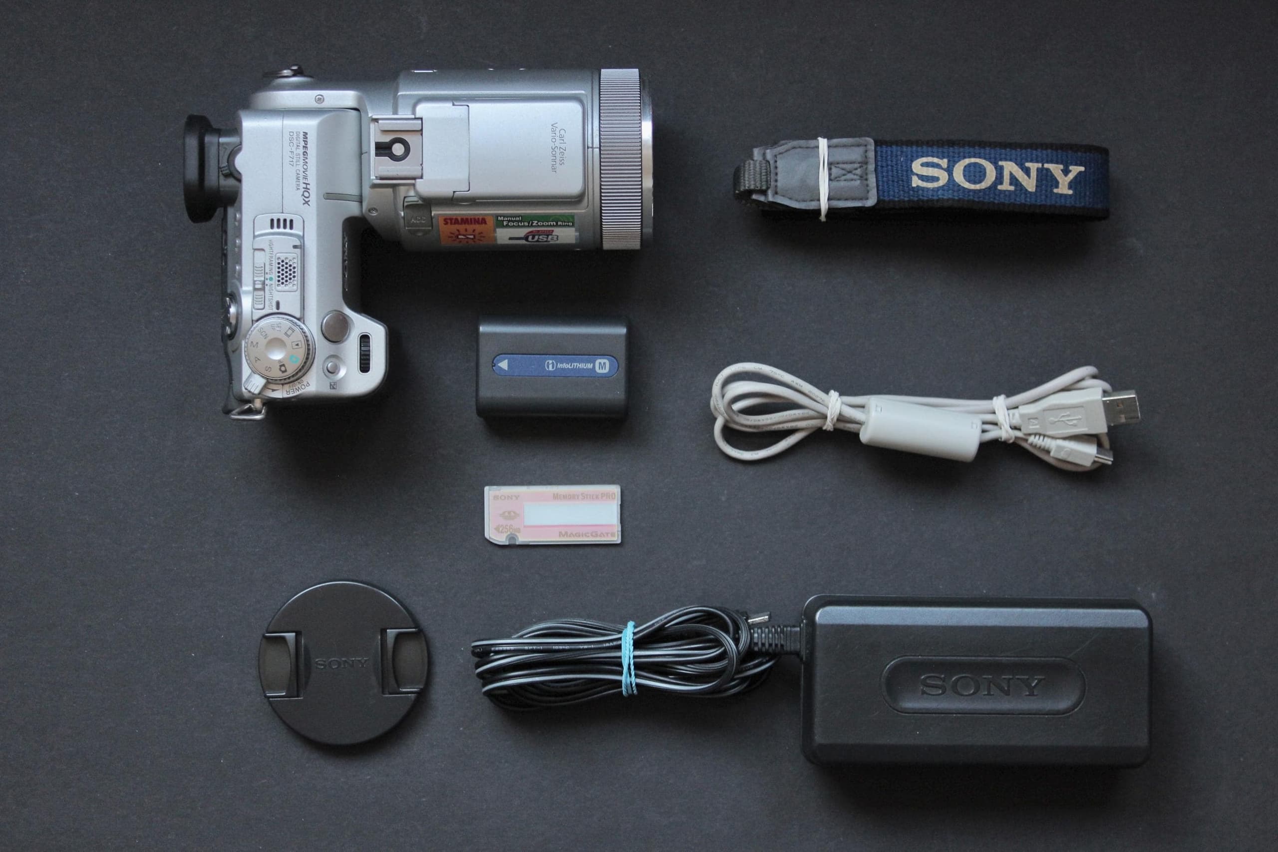 Sony Cyber-shot DSC-F717 - Image 2