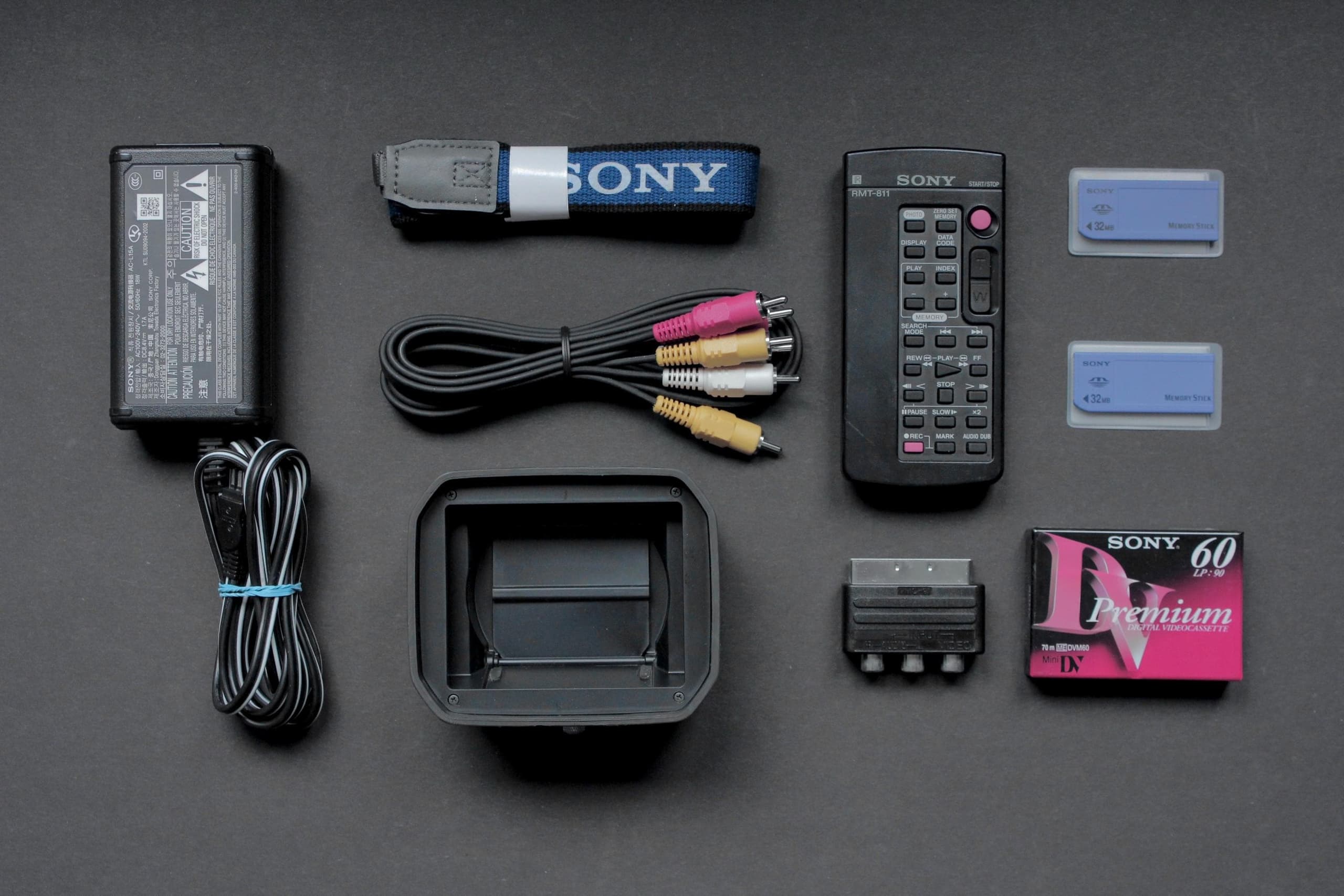 Sony Handycam DCR-VX2100E - Image 2