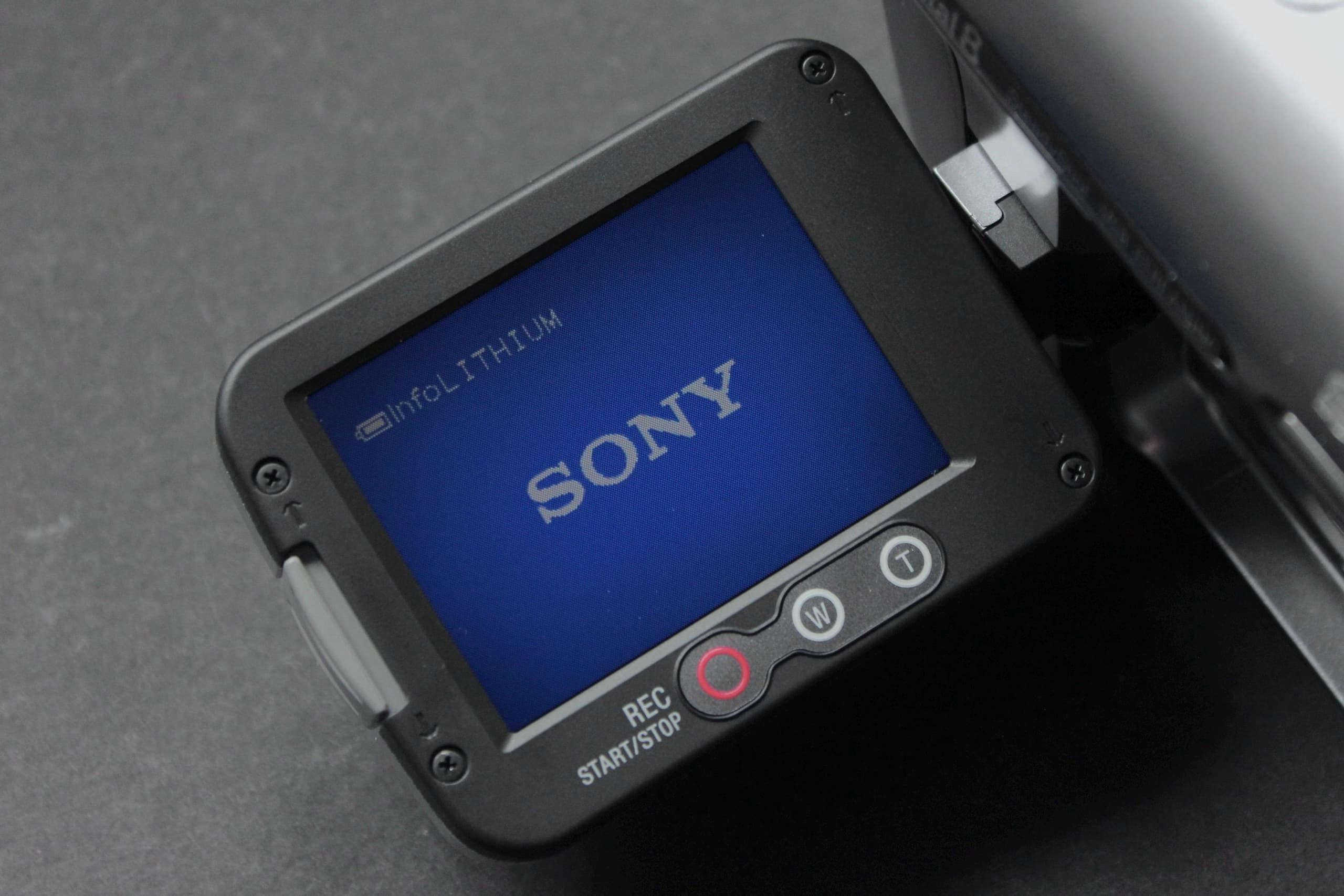 Sony Handycam DCR-TRV270E PAL - Image 7