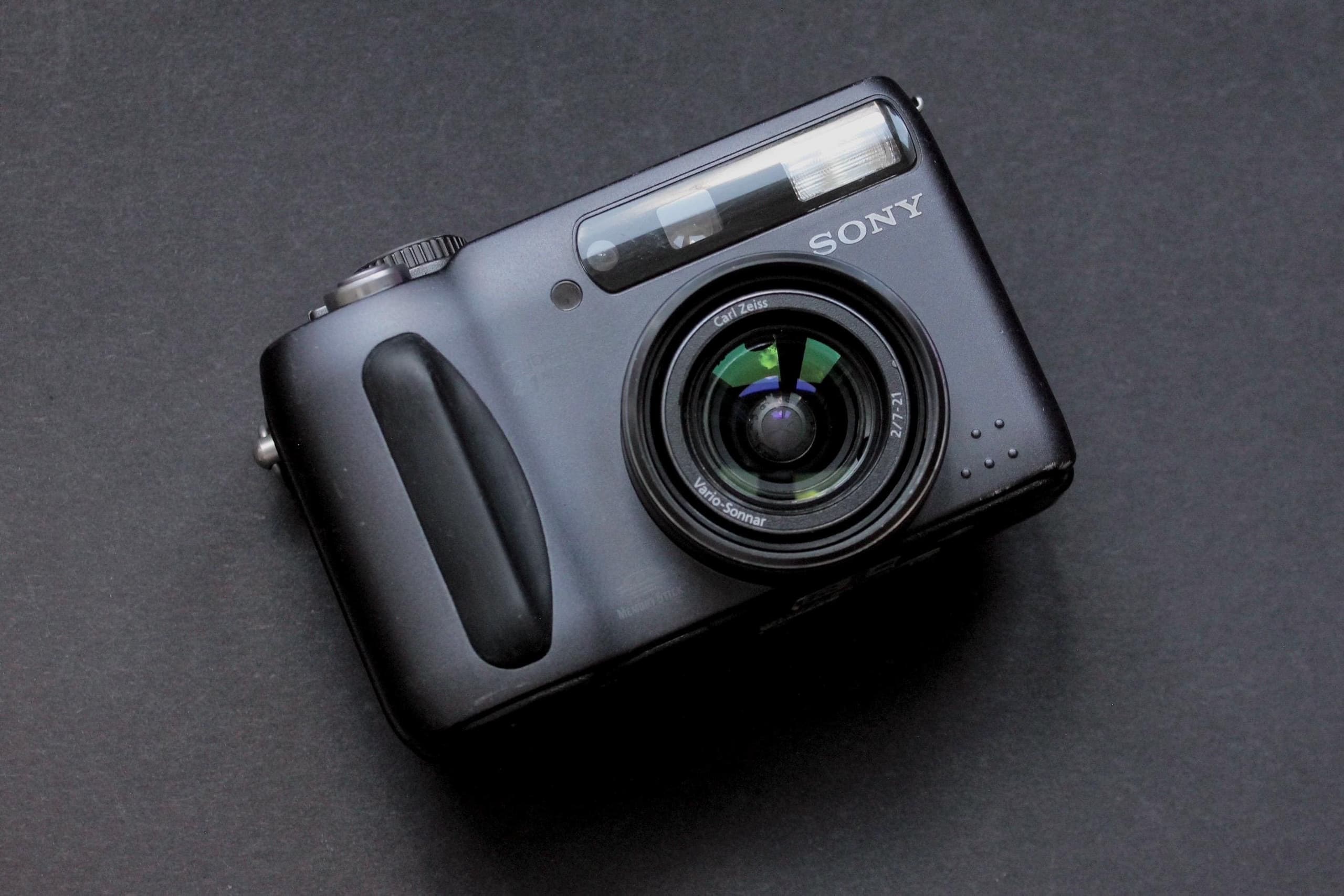 Sony Cyber-shot DSC-S85 - Image 3