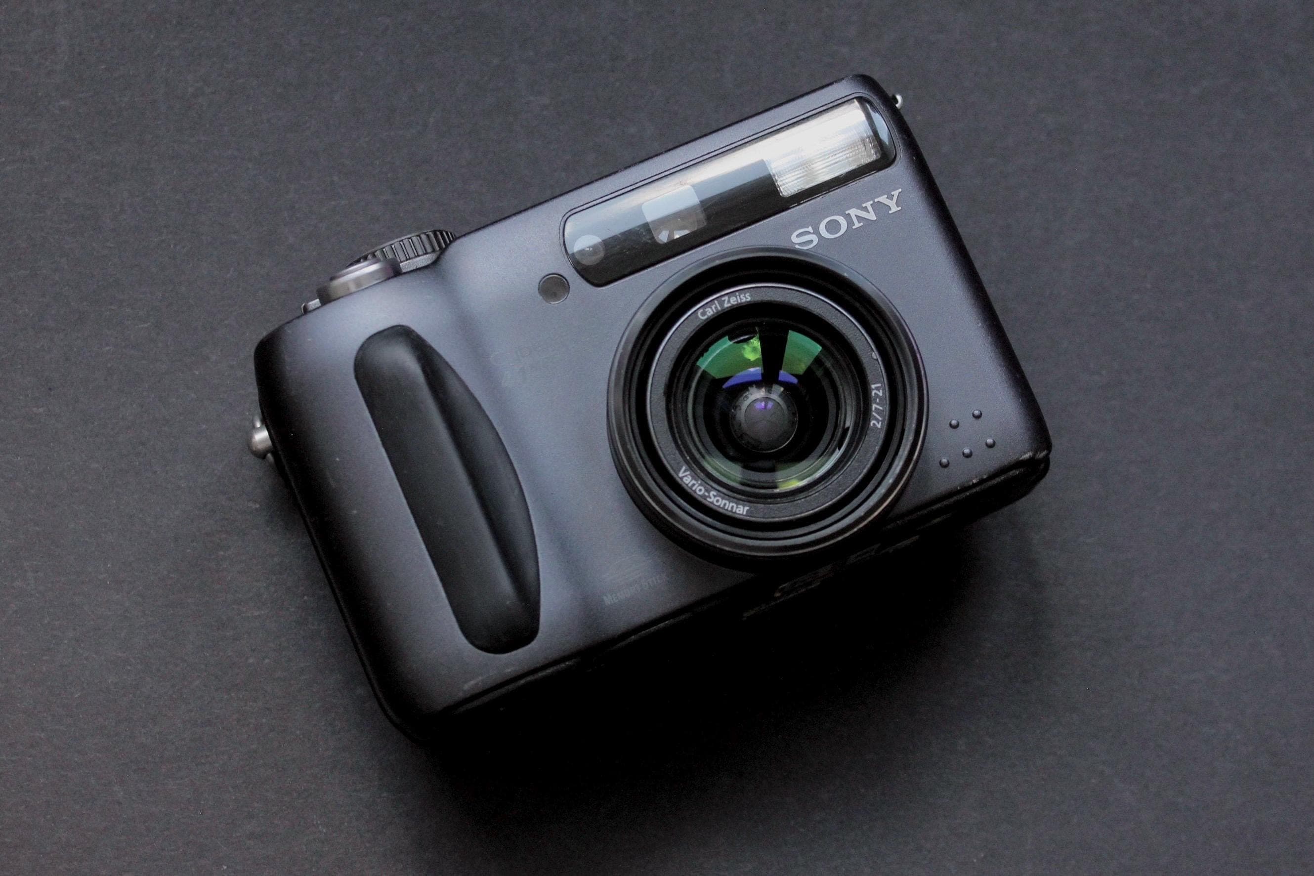 Sony Cyber-shot DSC-S85 - Image 3