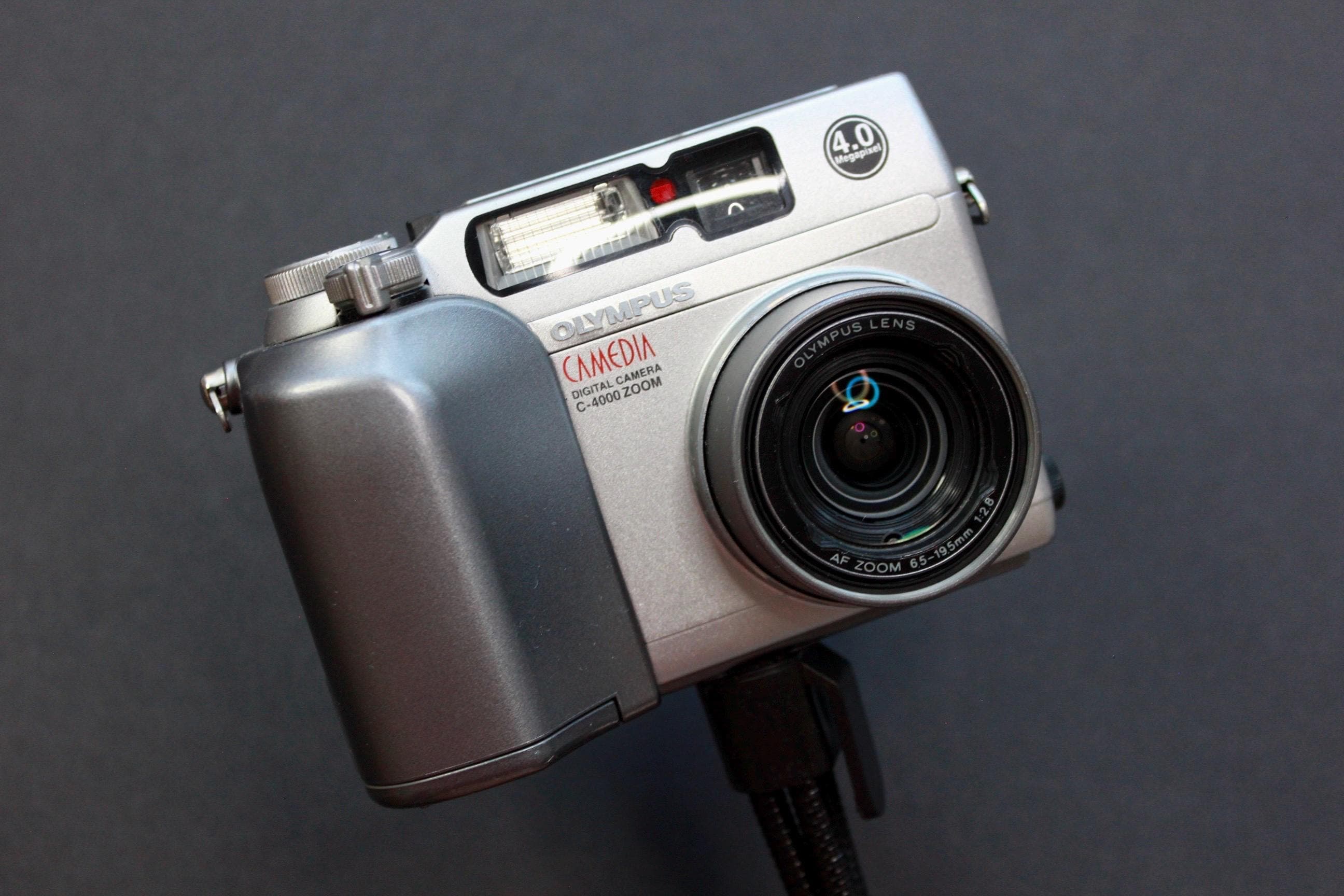 Olympus Camedia C-4000 Zoom - Image 3