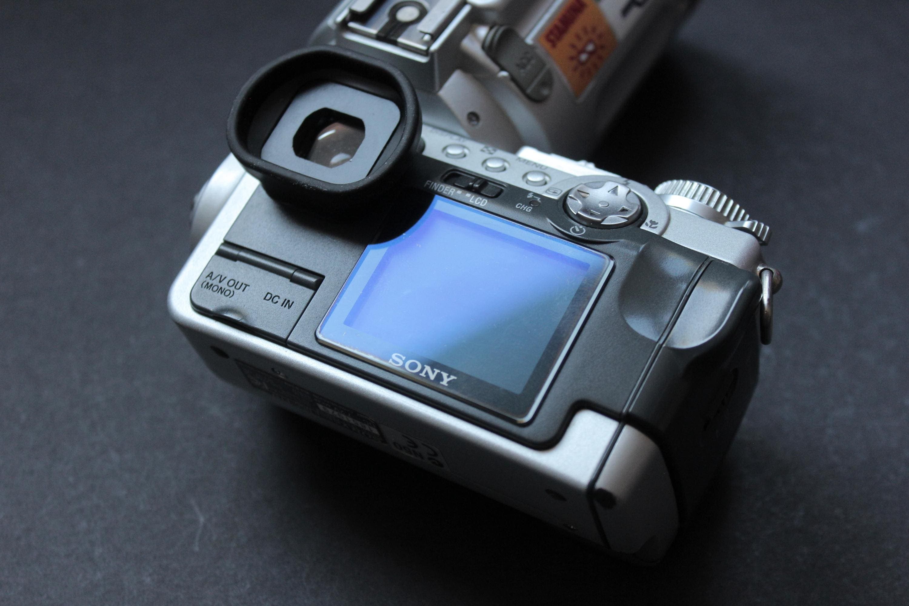 Sony Cyber-shot DSC-F717 - Image 5