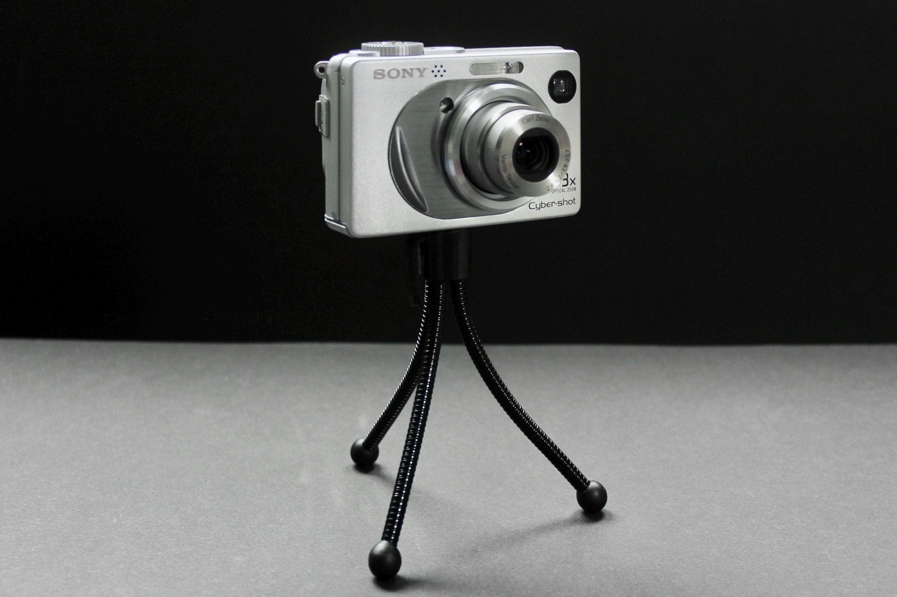 Sony Cyber-shot DSC-W1 - Image 3