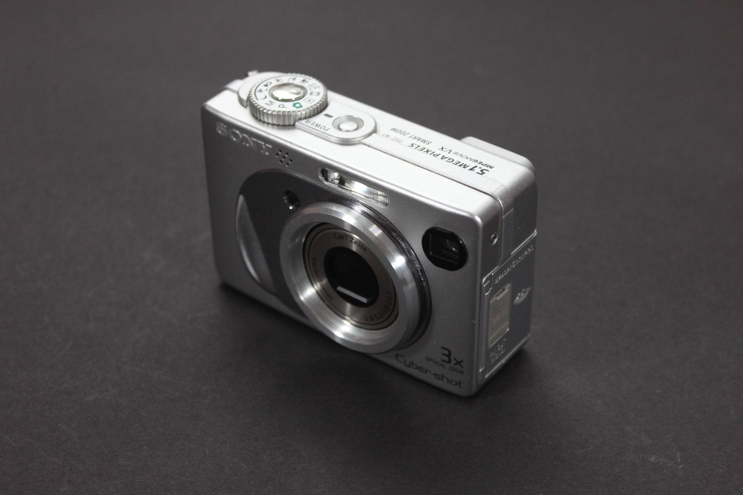 Sony Cyber-shot DSC-W1 - Image 4