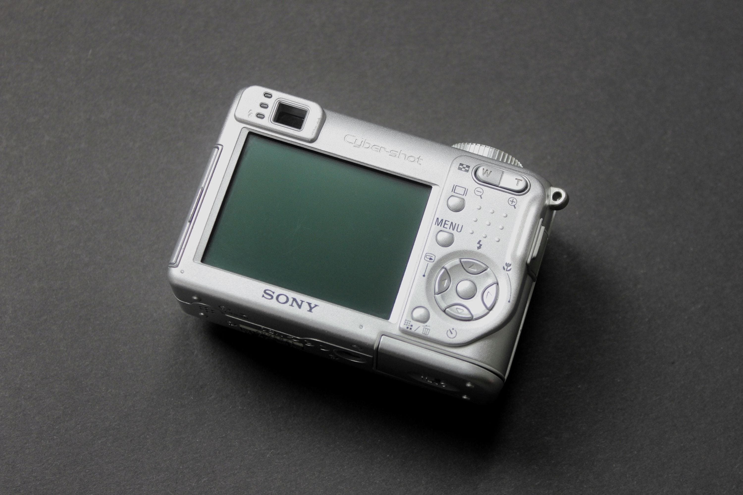 Sony Cyber-shot DSC-W1 - Image 7