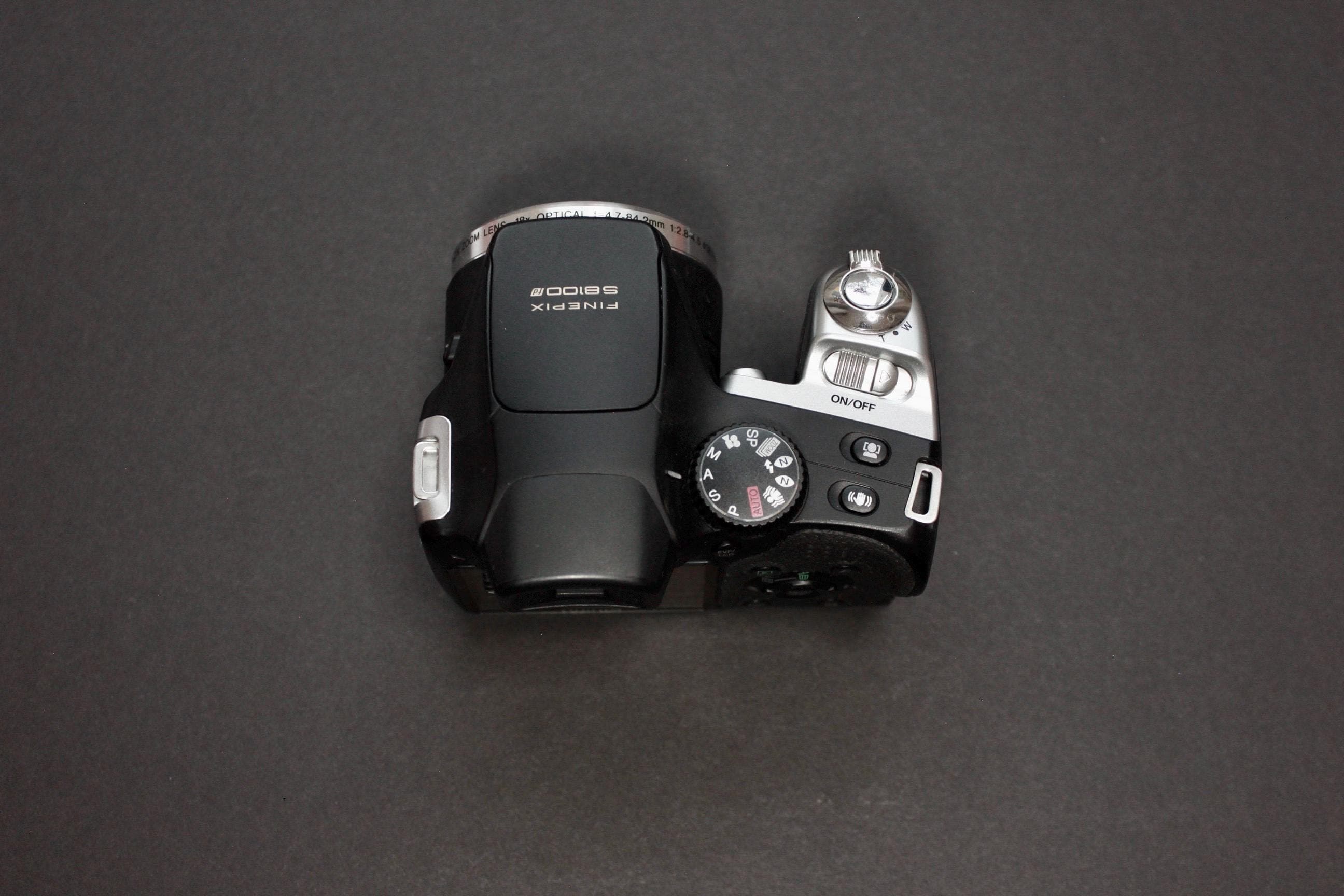 Fujifilm FinePix S8100 FD - Image 3