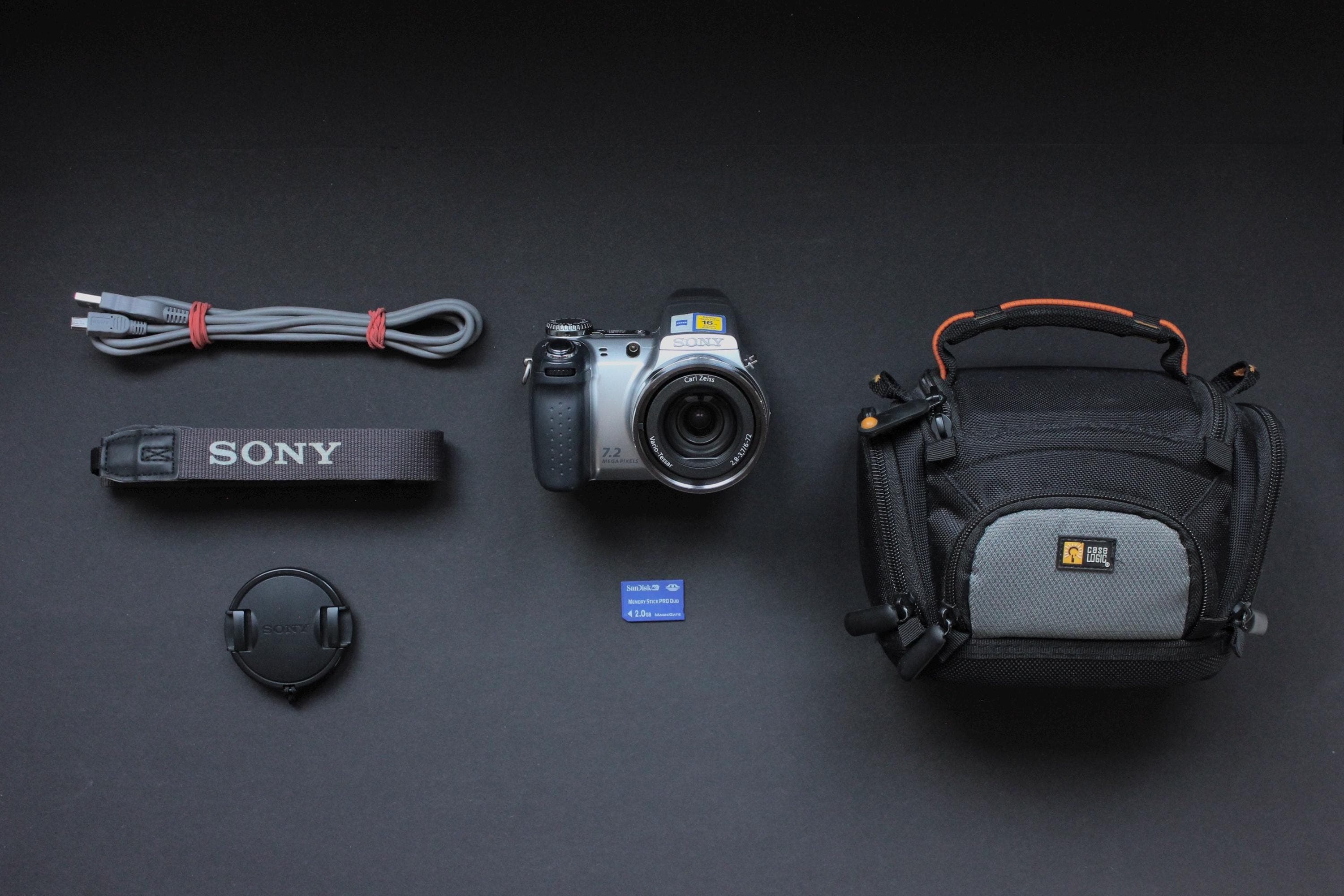 Sony Cyber-shot DSC-H5 - Image 2