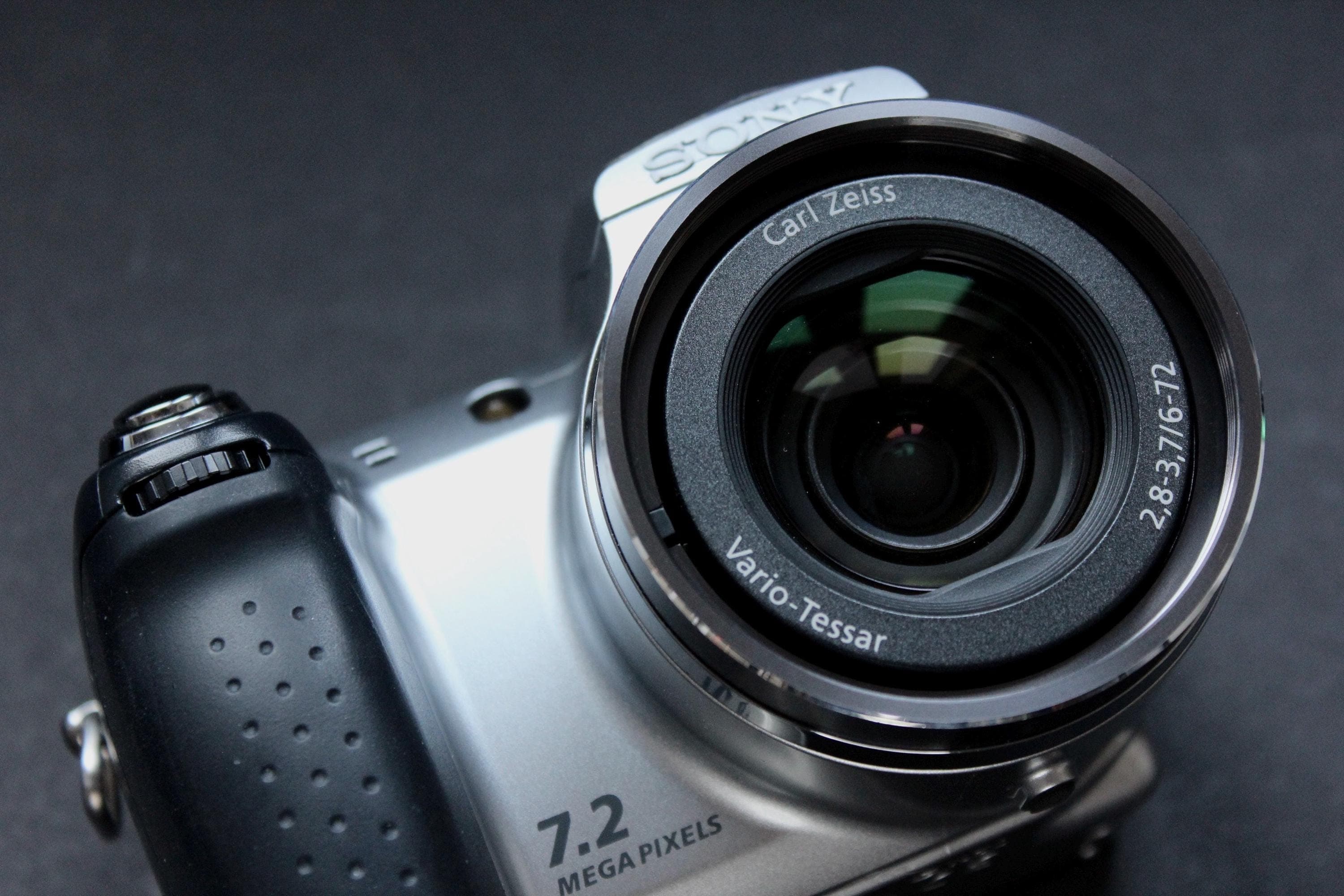 Sony Cyber-shot DSC-H5 - Image 5