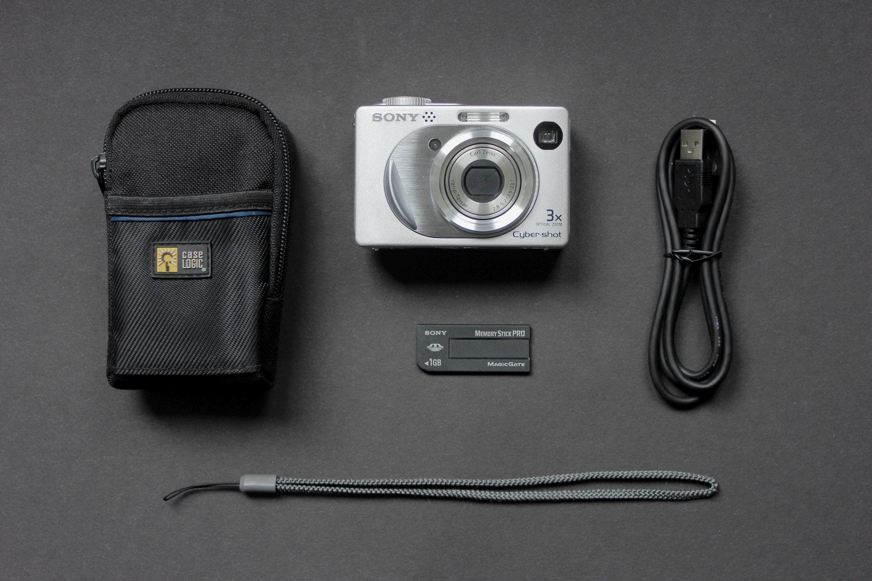 Sony Cyber-shot DSC-W1 - Image 2