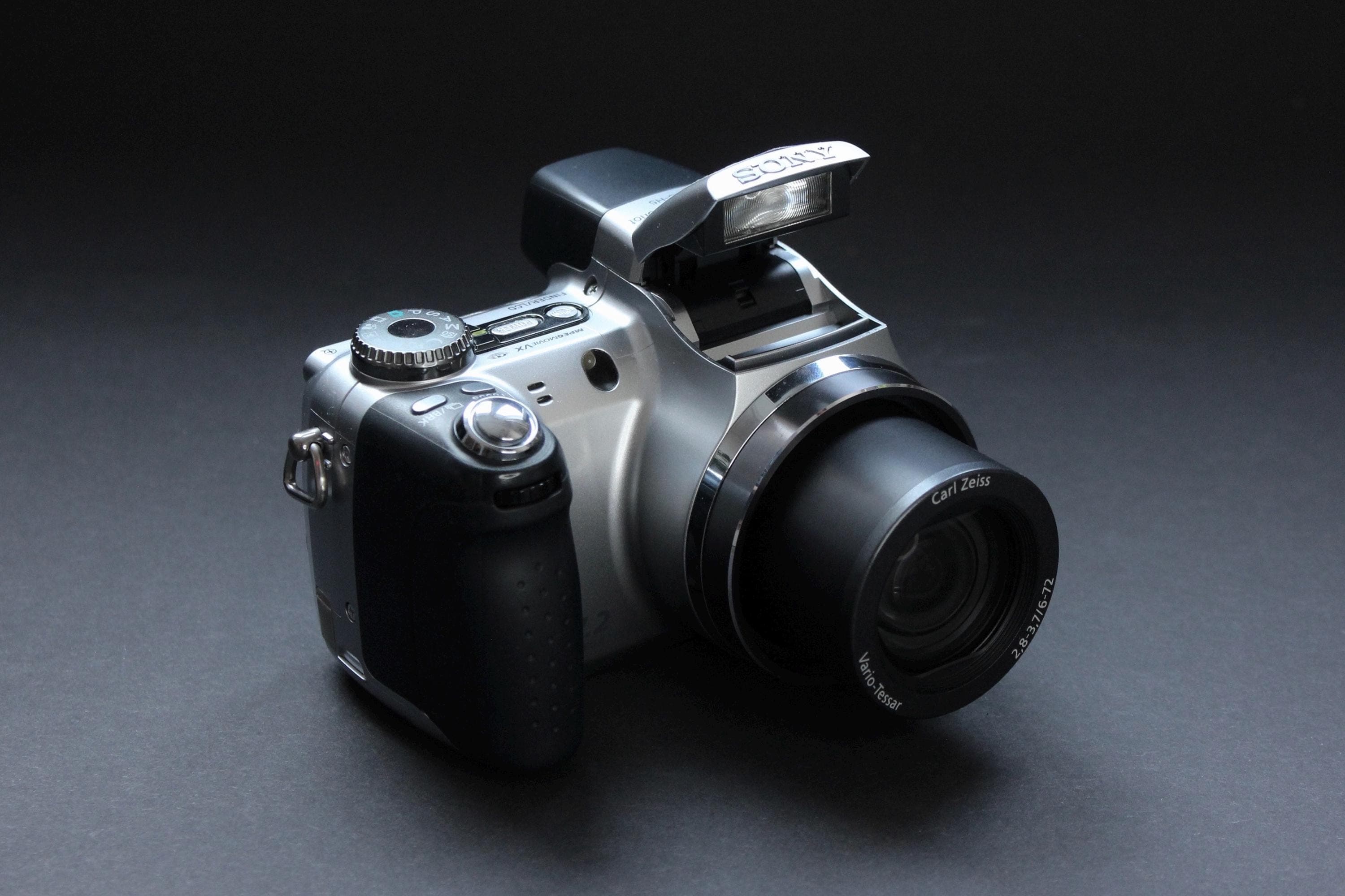 Sony Cyber-shot DSC-H5 - Image 4