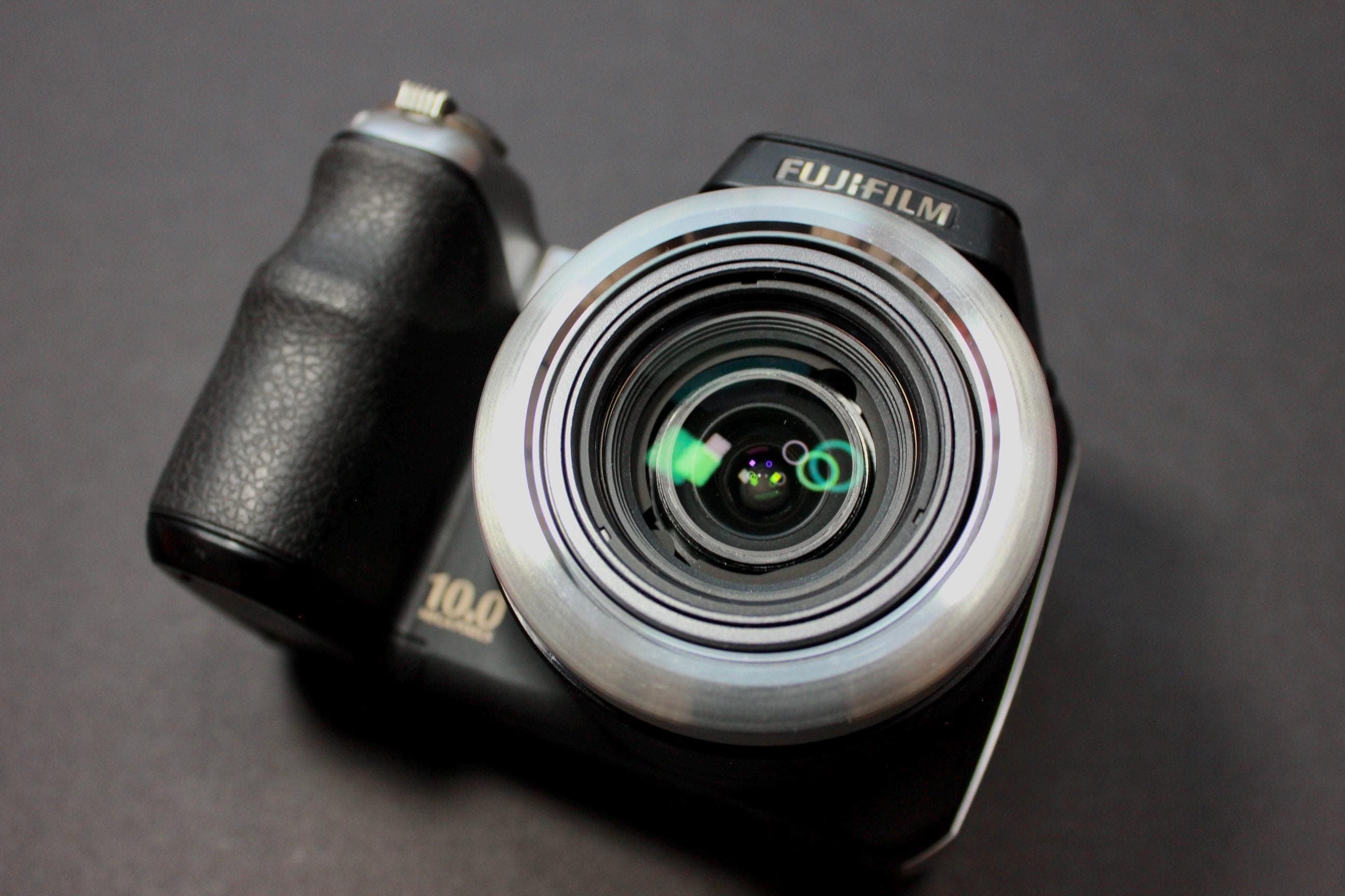 Fujifilm FinePix S8100 FD - Image 4